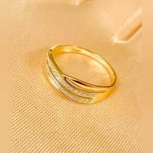 🌸Elegant 14 K Gold Ring with Diamonds 🌸